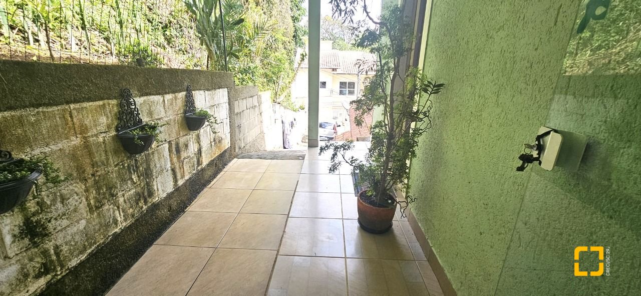Casa com 113m², 4 quartos, 2 garagens, no bairro Pantanal em Florianópolis