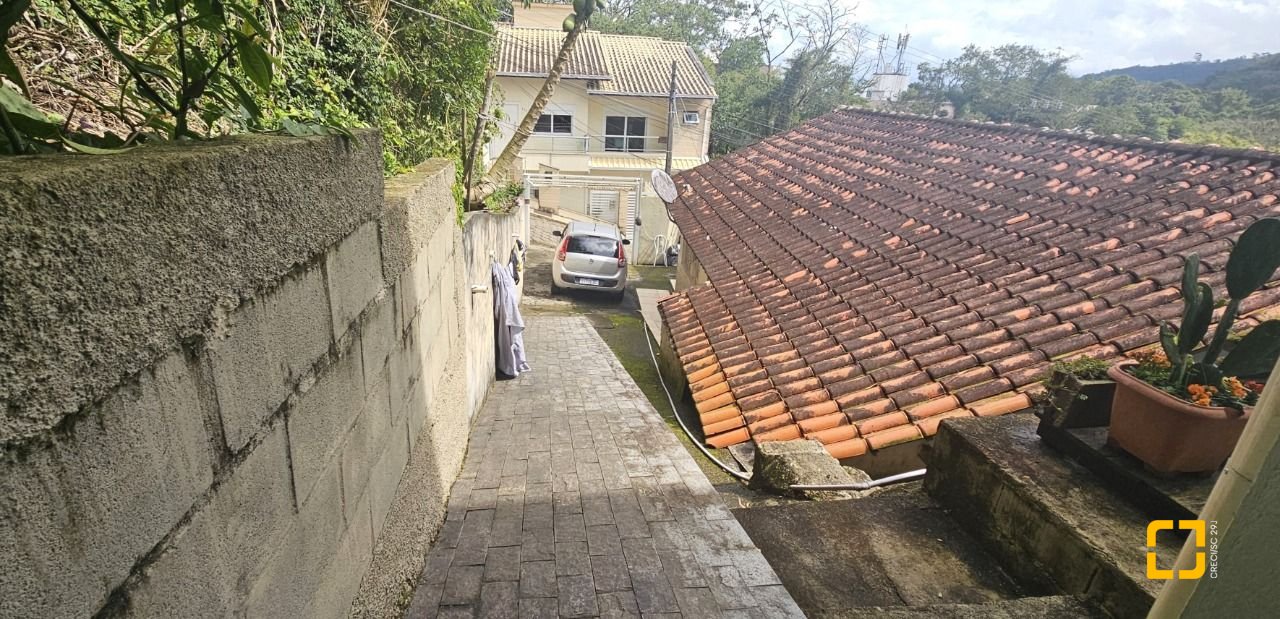 Casa com 113m², 4 quartos, 2 garagens, no bairro Pantanal em Florianópolis