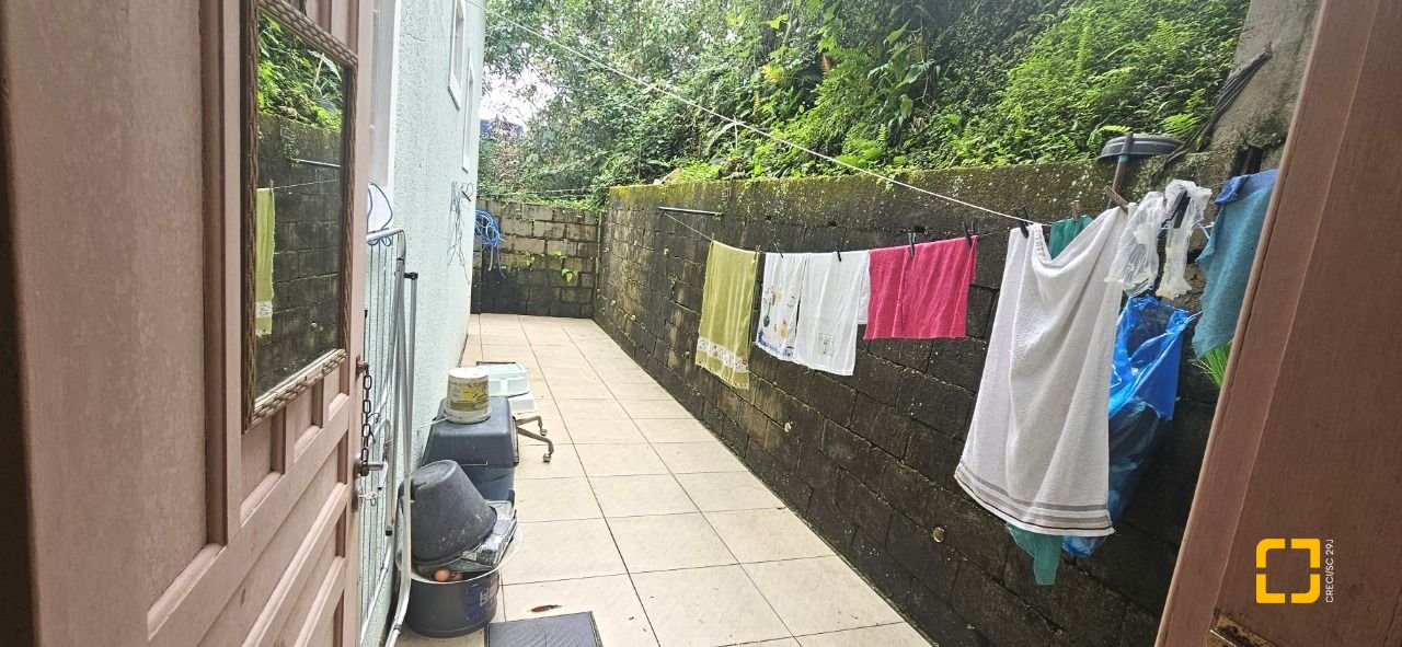 Casa com 113m², 4 quartos, 2 garagens, no bairro Pantanal em Florianópolis