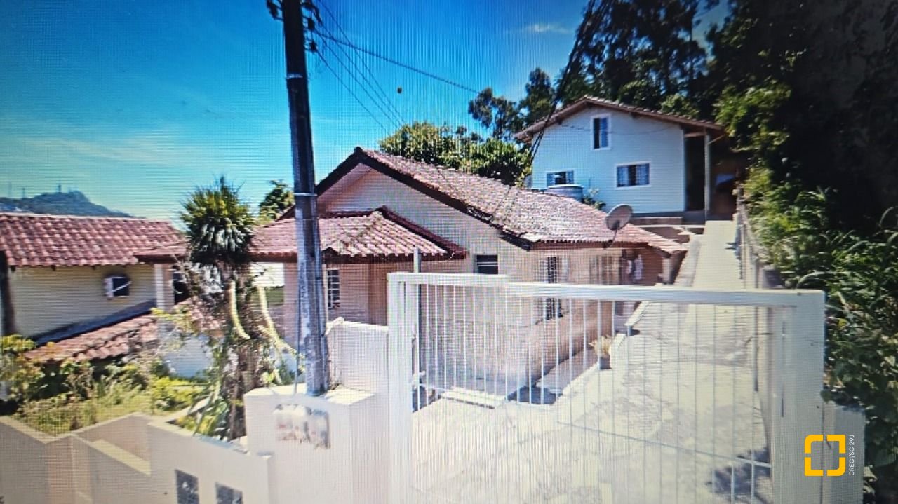 Casa com 113m², 4 quartos, 2 garagens, no bairro Pantanal em Florianópolis