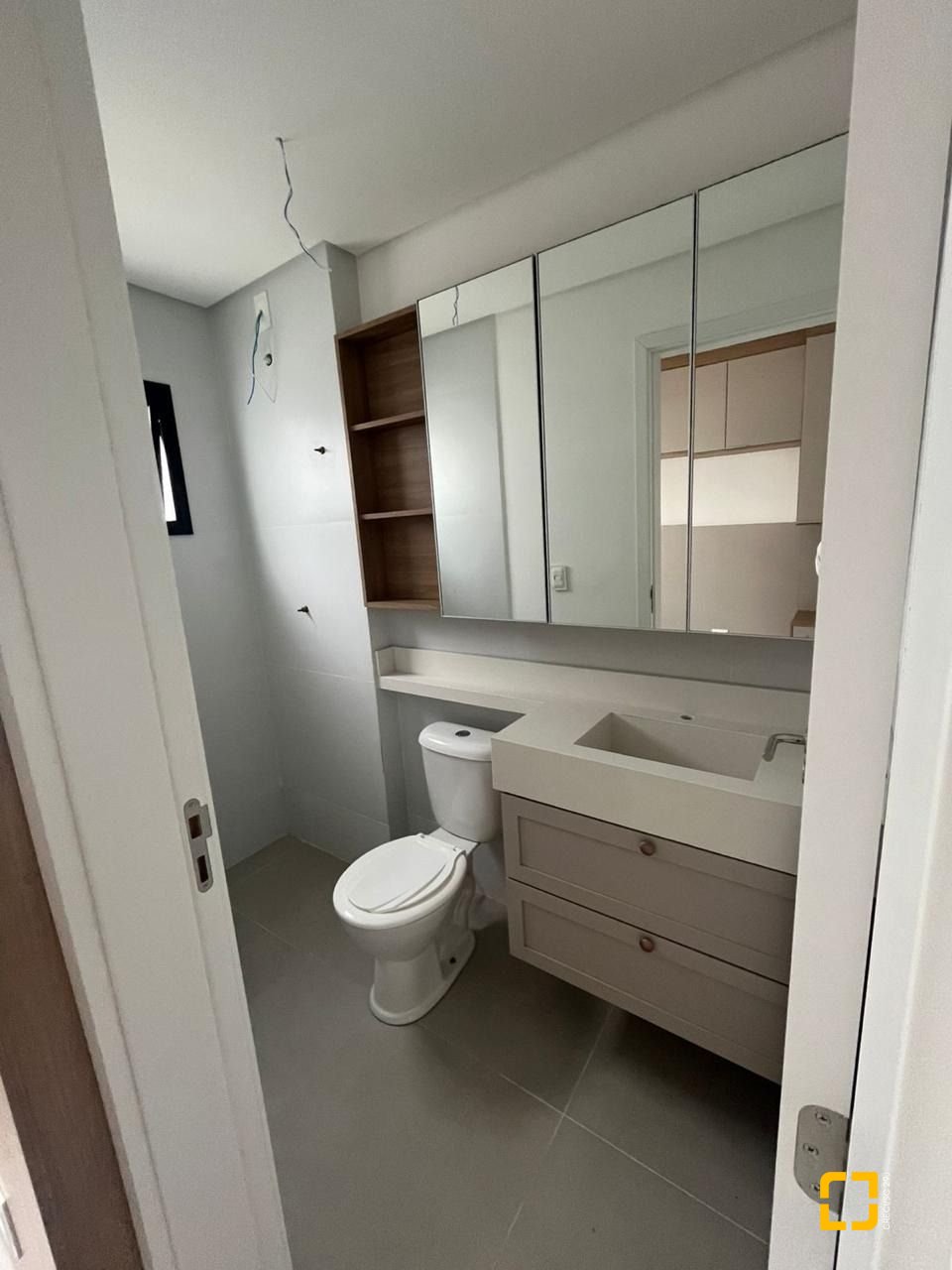 Apartamento com 69m², 3 quartos (sendo 1 suíte), 1 garagem, no bairro Vargem do Bom Jesus em Florianópolis