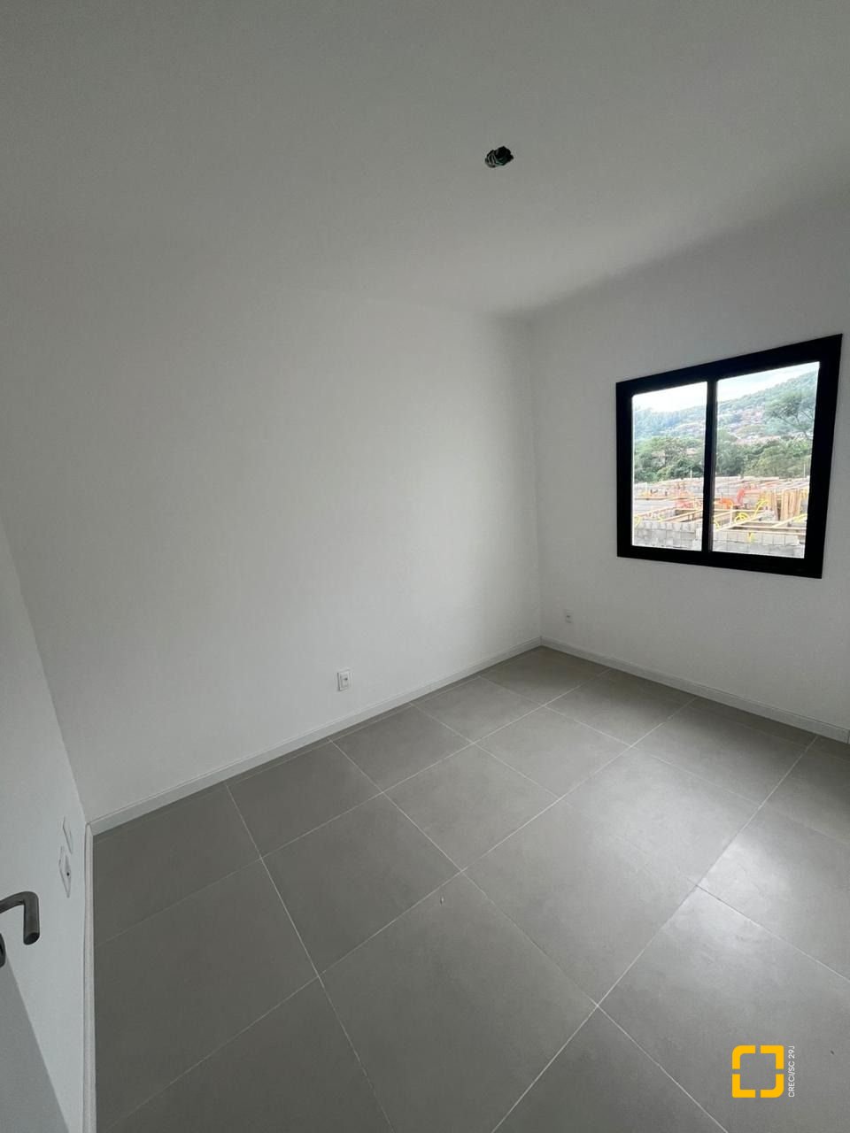 Apartamento com 69m², 3 quartos (sendo 1 suíte), 1 garagem, no bairro Vargem do Bom Jesus em Florianópolis