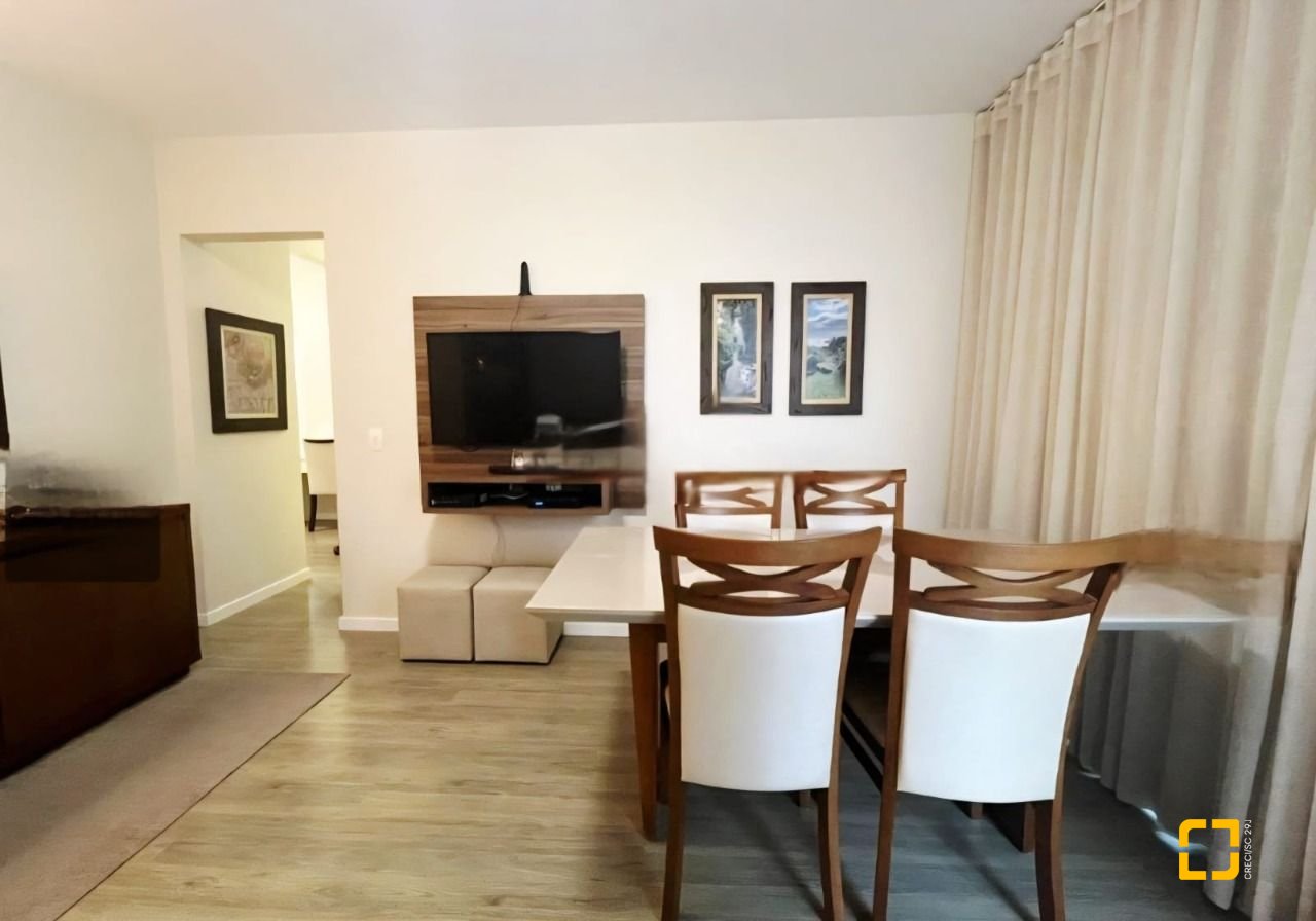 Apartamento com 77m², 3 quartos (sendo 1 suíte), 1 garagem, no bairro Centro em Florianópolis