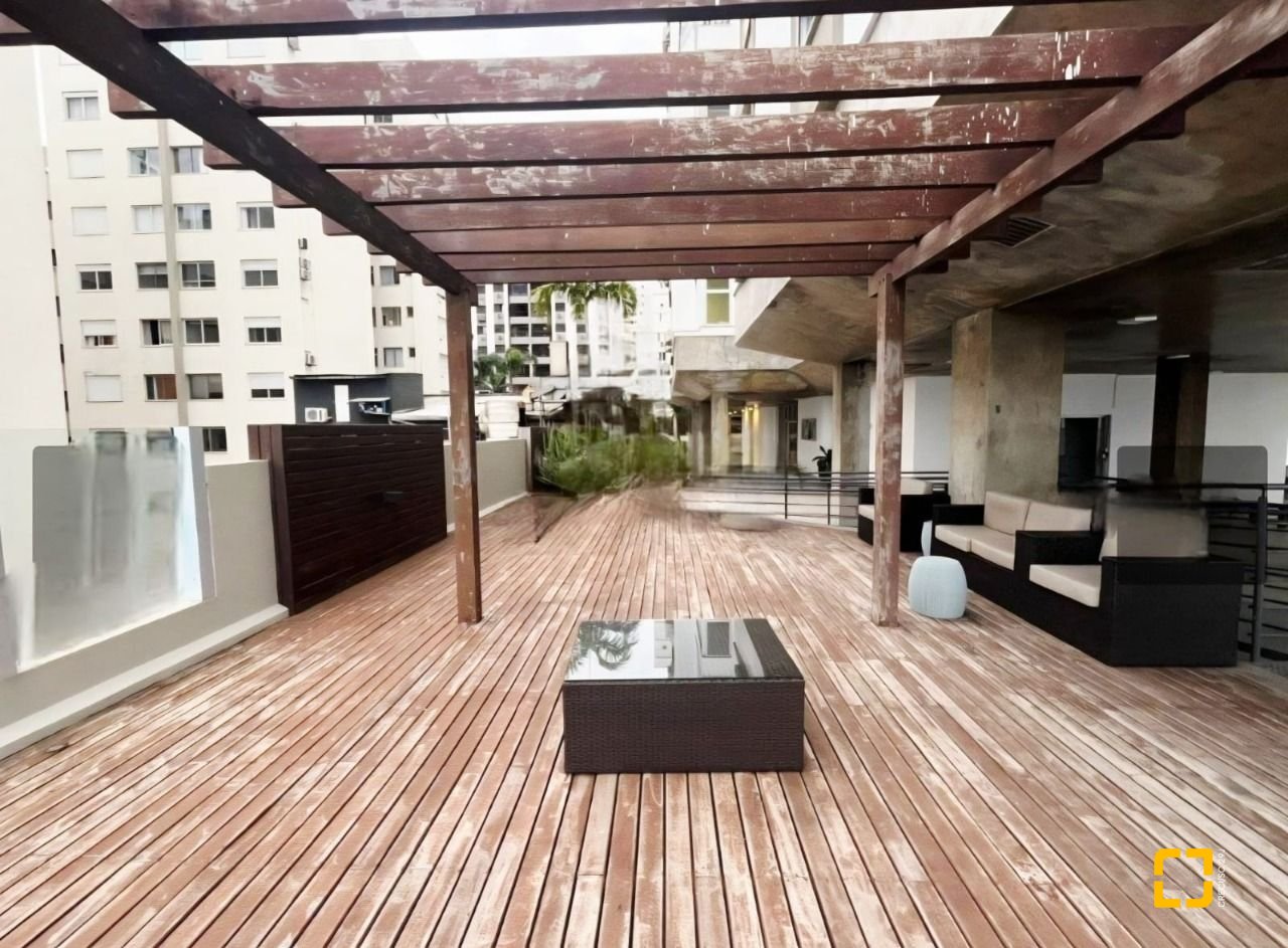 Apartamento com 77m², 3 quartos (sendo 1 suíte), 1 garagem, no bairro Centro em Florianópolis