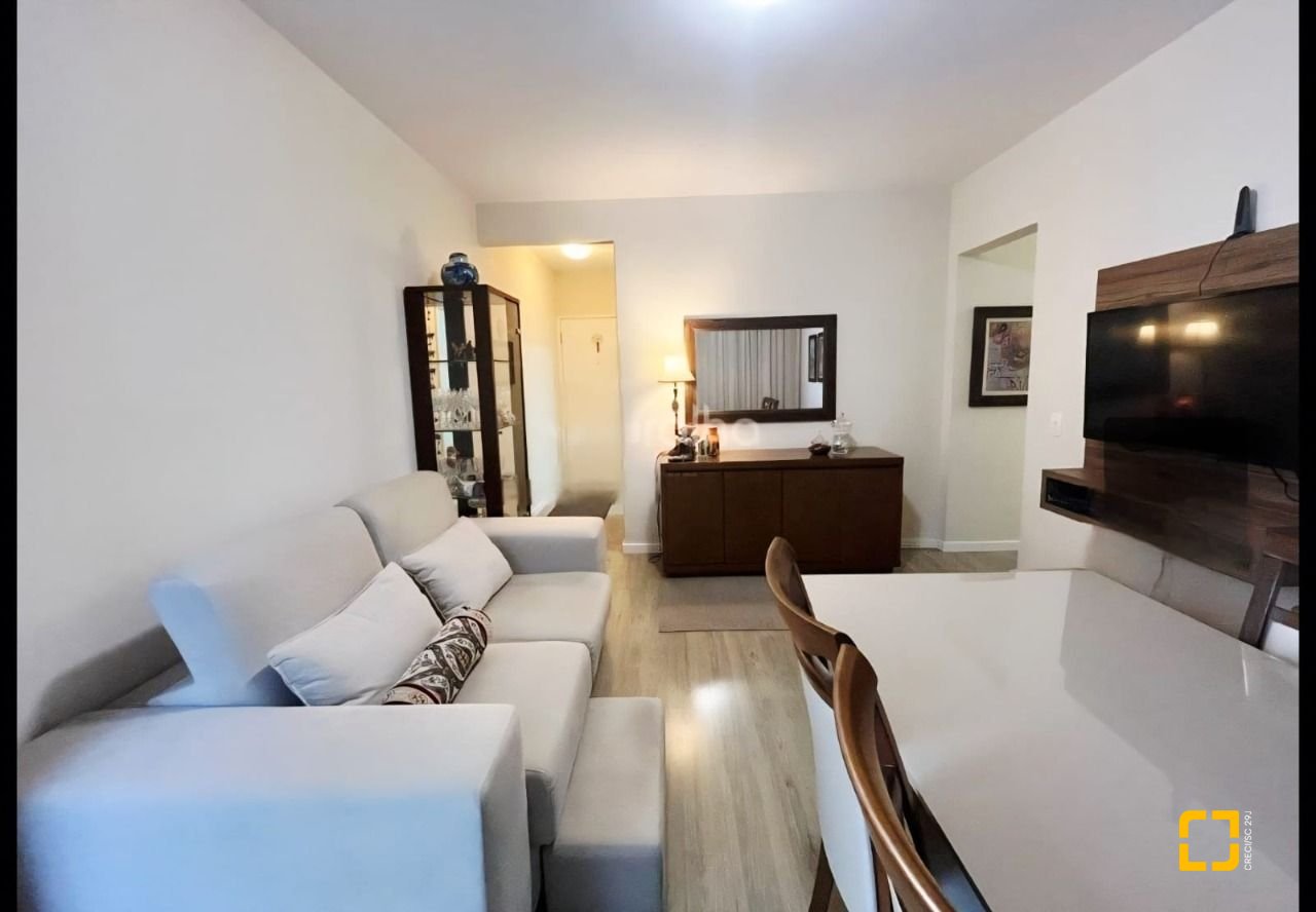 Apartamento com 77m², 3 quartos (sendo 1 suíte), 1 garagem, no bairro Centro em Florianópolis