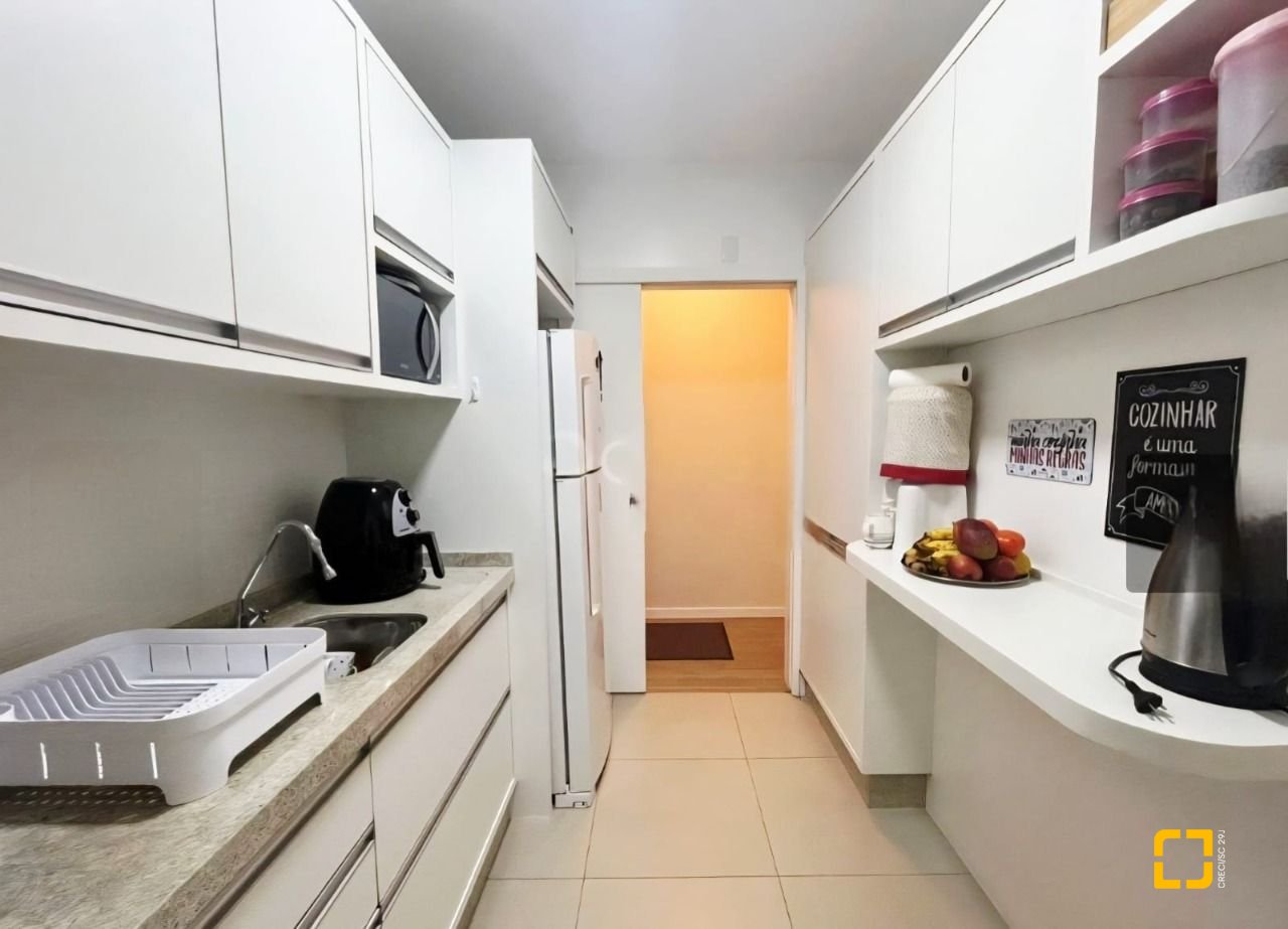 Apartamento com 77m², 3 quartos (sendo 1 suíte), 1 garagem, no bairro Centro em Florianópolis