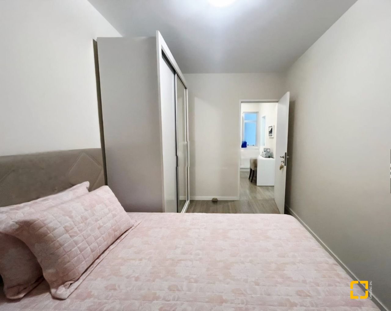 Apartamento com 77m², 3 quartos (sendo 1 suíte), 1 garagem, no bairro Centro em Florianópolis