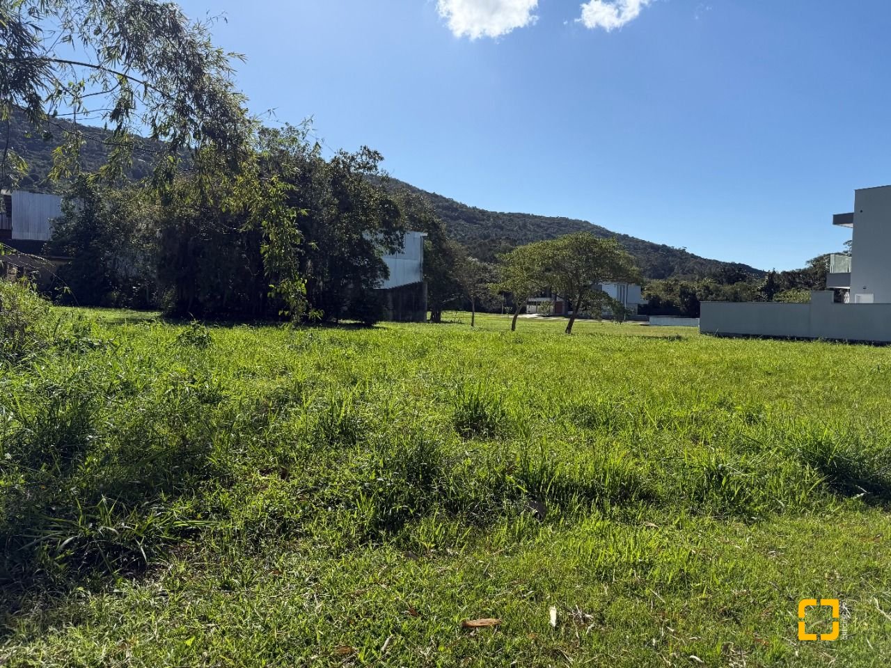 Terreno com 494m², no bairro Ratones em Florianópolis