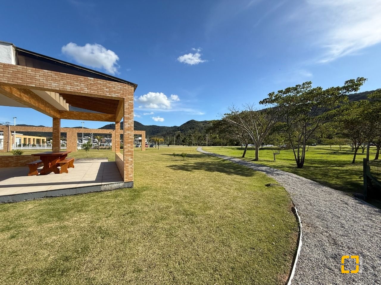 Terreno com 494m², no bairro Ratones em Florianópolis