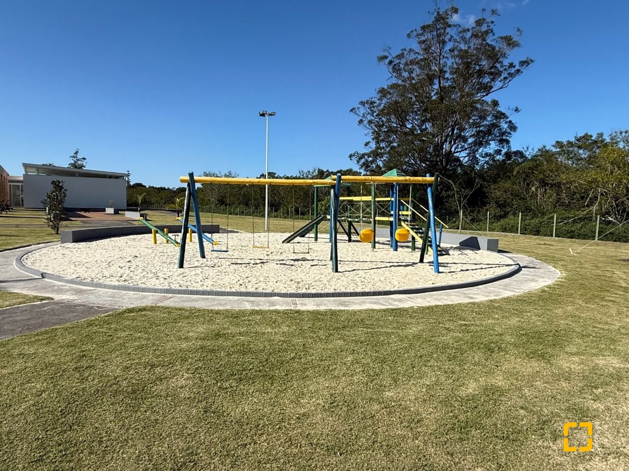 Terreno com 494m², no bairro Ratones em Florianópolis