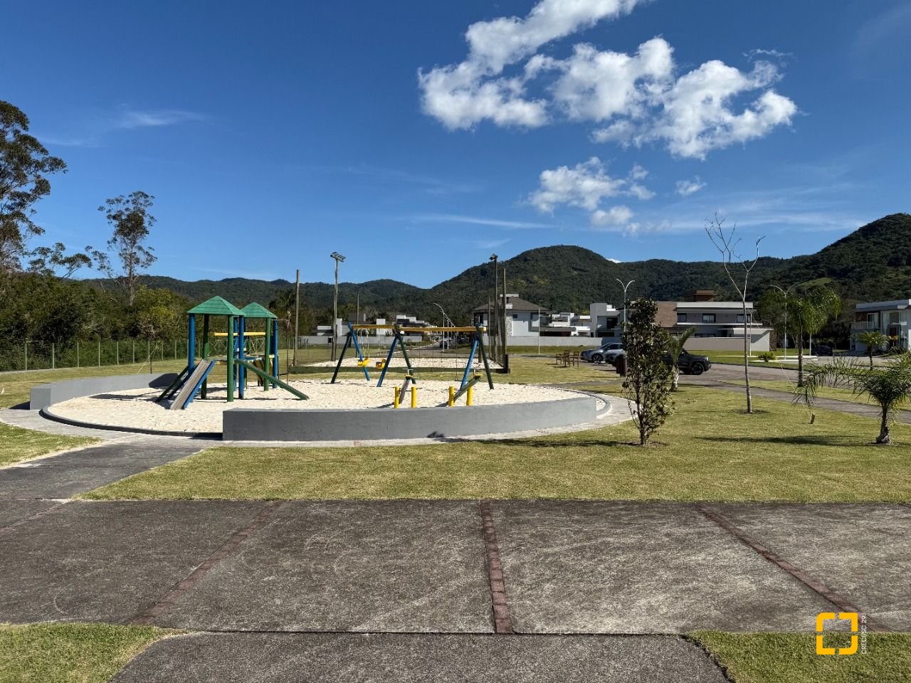 Terreno com 494m², no bairro Ratones em Florianópolis