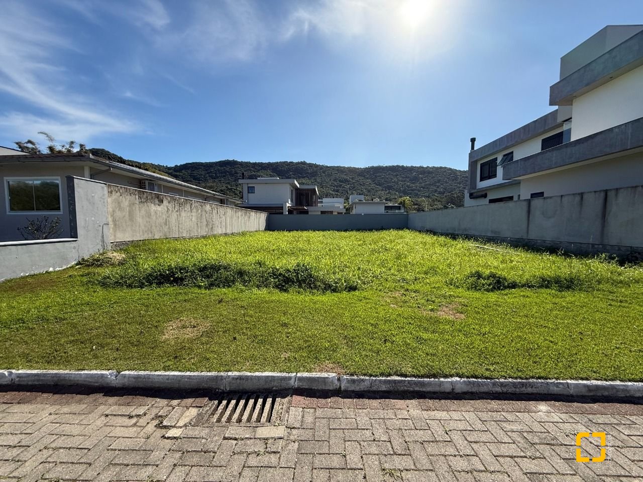 Terreno com 400m², no bairro Ratones em Florianópolis
