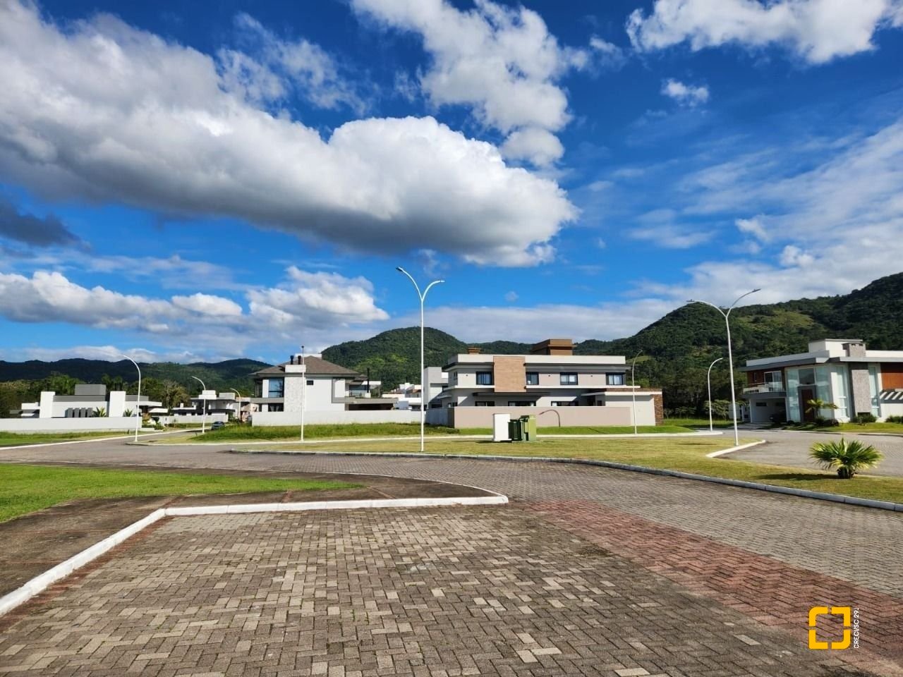 Terreno com 400m², no bairro Ratones em Florianópolis