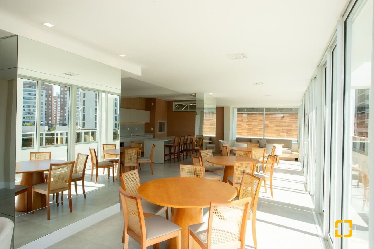Cobertura com 125m², 3 quartos (sendo 2 suítes), 2 garagens, no bairro Pedra Branca em Palhoça