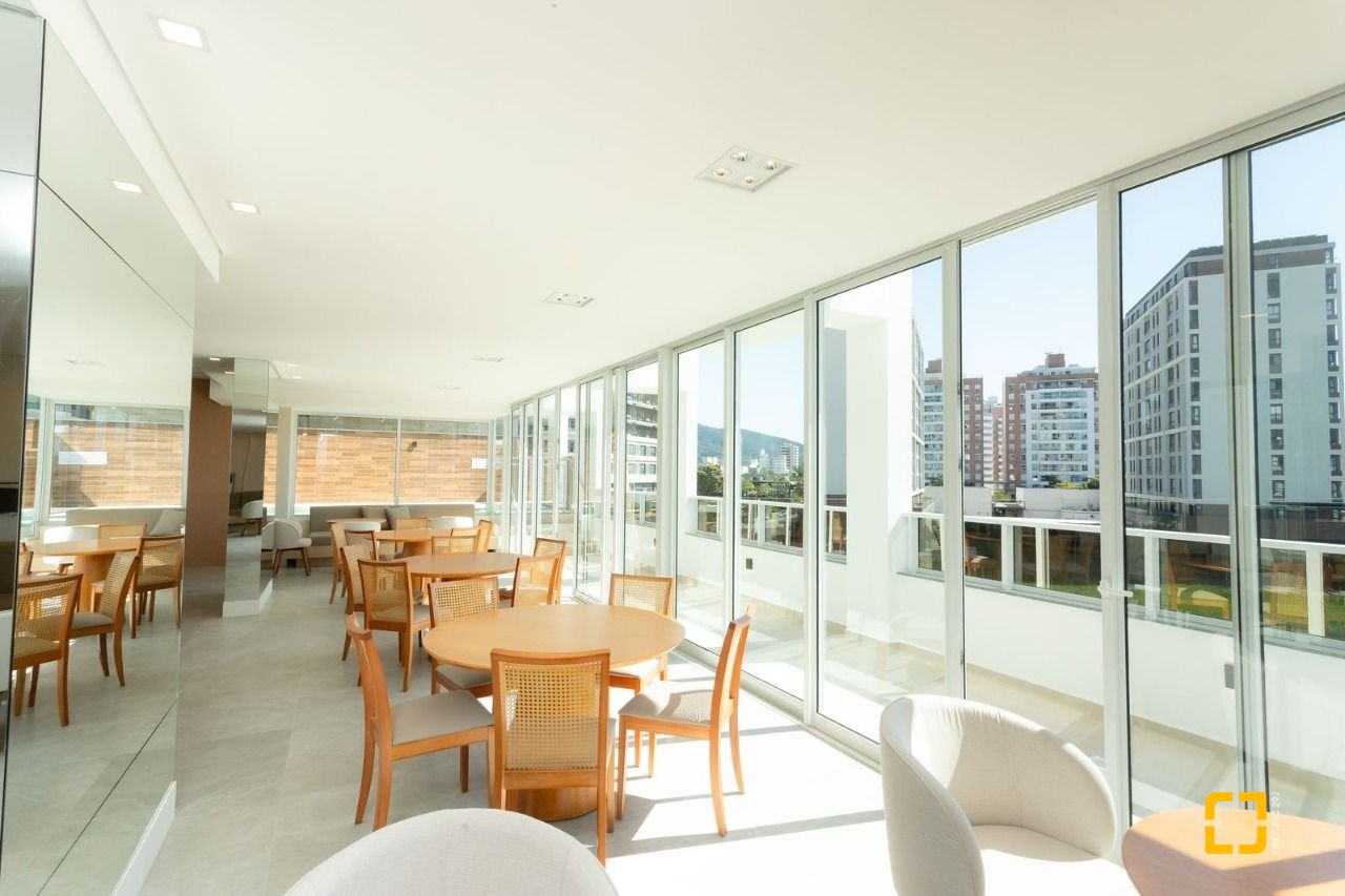 Cobertura com 125m², 3 quartos (sendo 2 suítes), 2 garagens, no bairro Pedra Branca em Palhoça