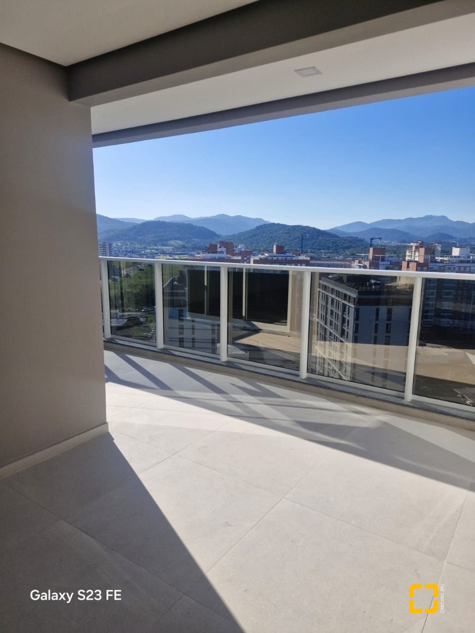 Cobertura com 125m², 3 quartos (sendo 2 suítes), 2 garagens, no bairro Pedra Branca em Palhoça
