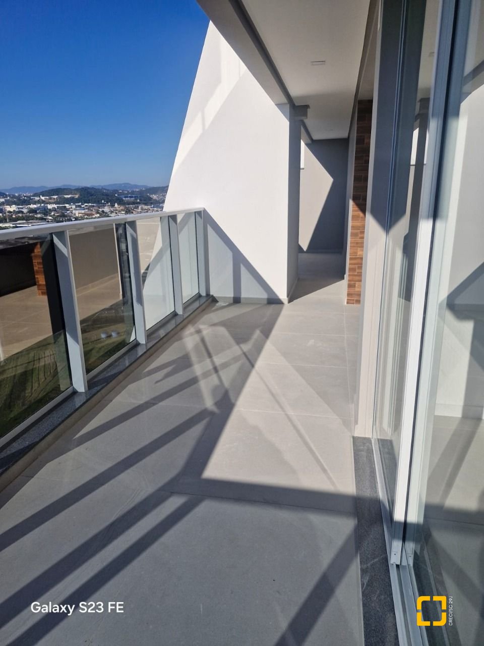 Cobertura com 125m², 3 quartos (sendo 2 suítes), 2 garagens, no bairro Pedra Branca em Palhoça