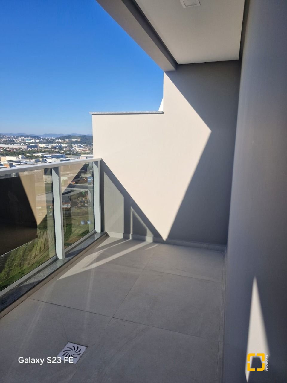 Cobertura com 125m², 3 quartos (sendo 2 suítes), 2 garagens, no bairro Pedra Branca em Palhoça