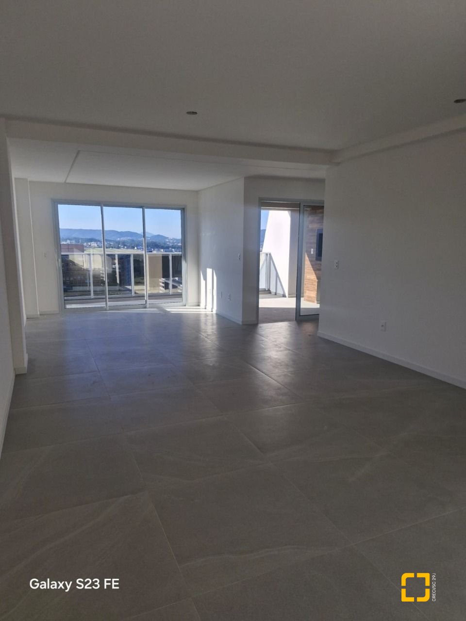 Cobertura com 125m², 3 quartos (sendo 2 suítes), 2 garagens, no bairro Pedra Branca em Palhoça