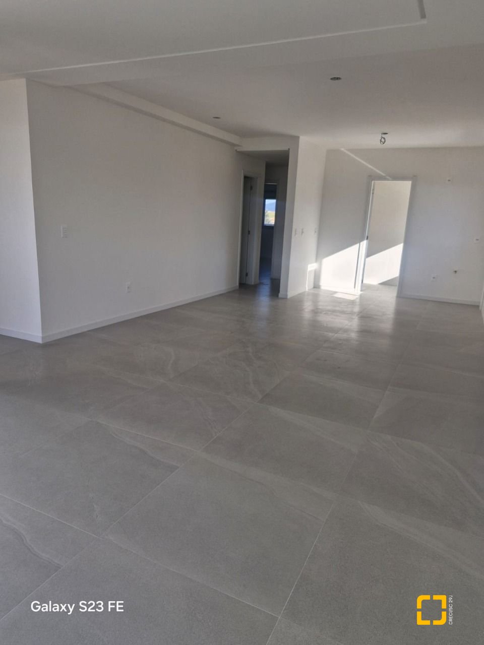 Cobertura com 125m², 3 quartos (sendo 2 suítes), 2 garagens, no bairro Pedra Branca em Palhoça