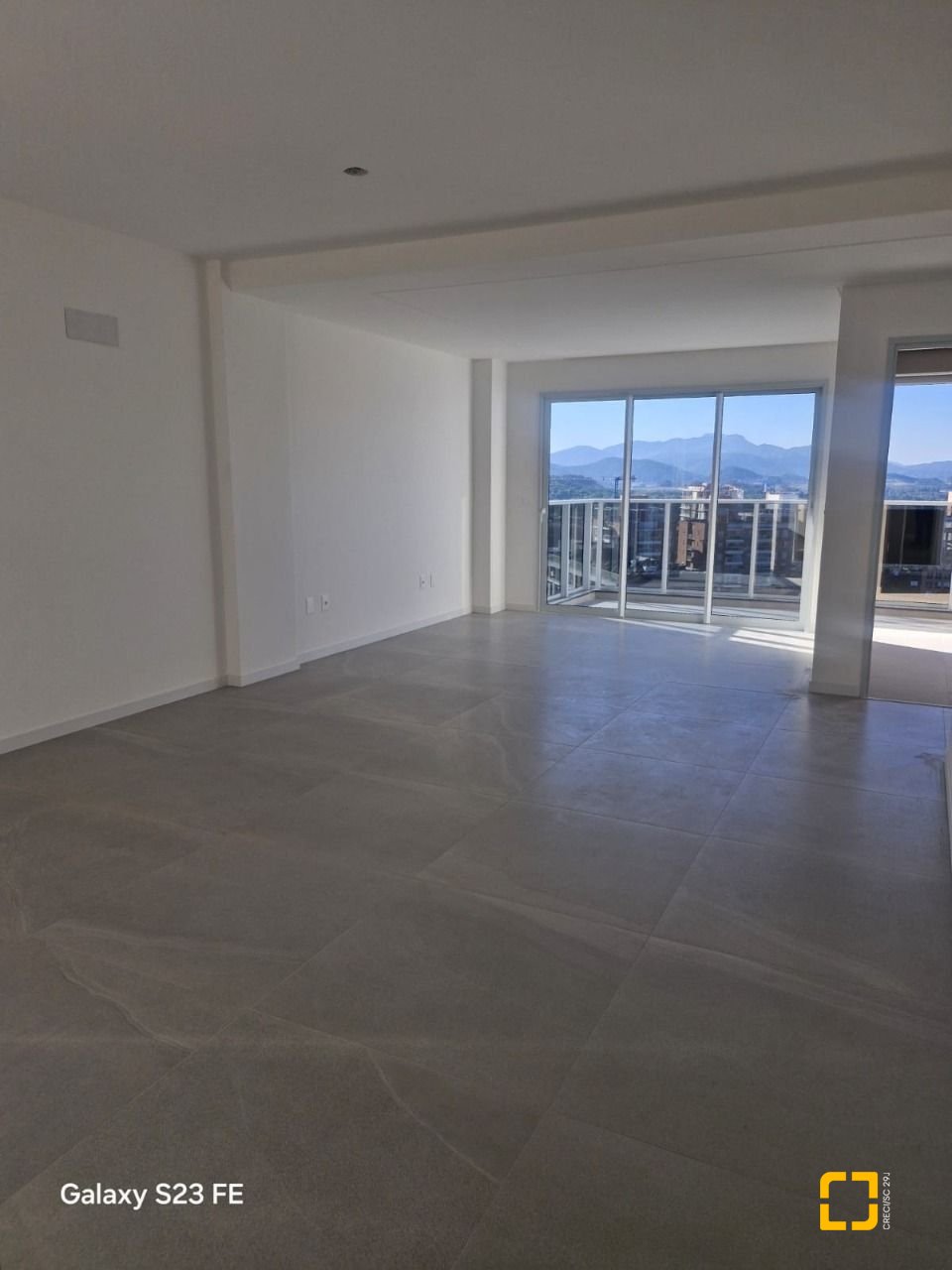 Cobertura com 125m², 3 quartos (sendo 2 suítes), 2 garagens, no bairro Pedra Branca em Palhoça