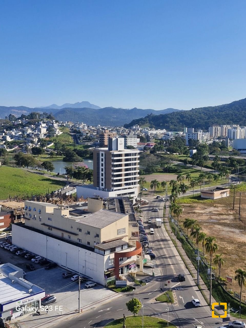 Cobertura com 125m², 3 quartos (sendo 2 suítes), 2 garagens, no bairro Pedra Branca em Palhoça