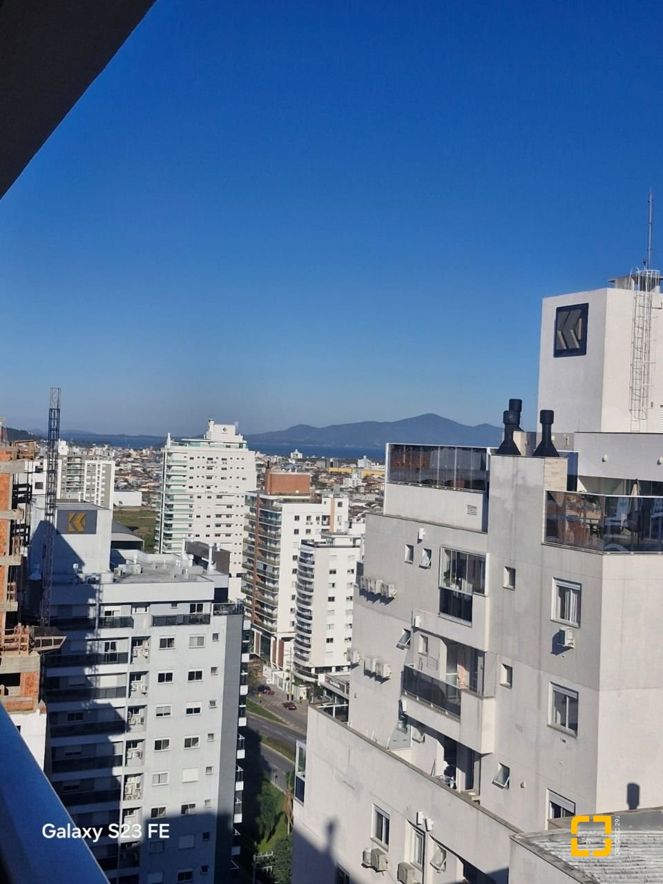 Cobertura com 125m², 3 quartos (sendo 2 suítes), 2 garagens, no bairro Pedra Branca em Palhoça