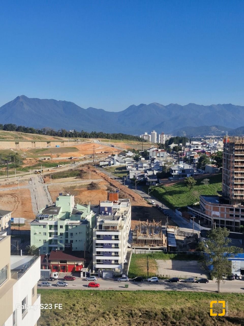 Cobertura com 125m², 3 quartos (sendo 2 suítes), 2 garagens, no bairro Pedra Branca em Palhoça