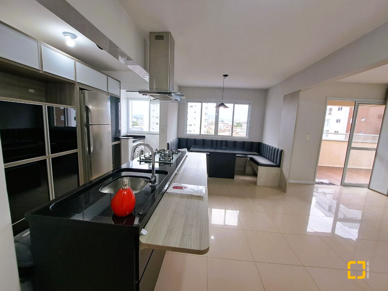 Cobertura com 134m², 3 quartos (sendo 1 suíte), 1 garagem, no bairro Nossa Senhora do Rosário em São José