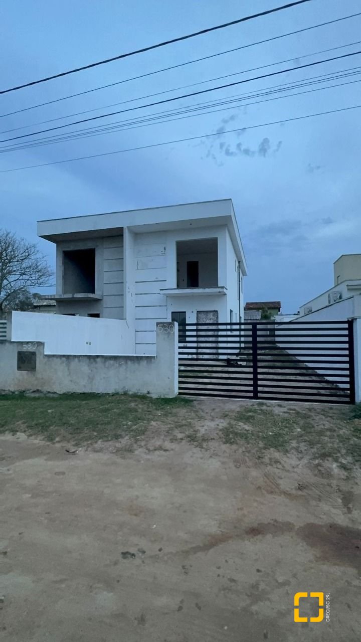 Casa com 107m², 4 quartos (sendo 2 suítes), 1 garagem, no bairro Rio Vermelho em Florianópolis