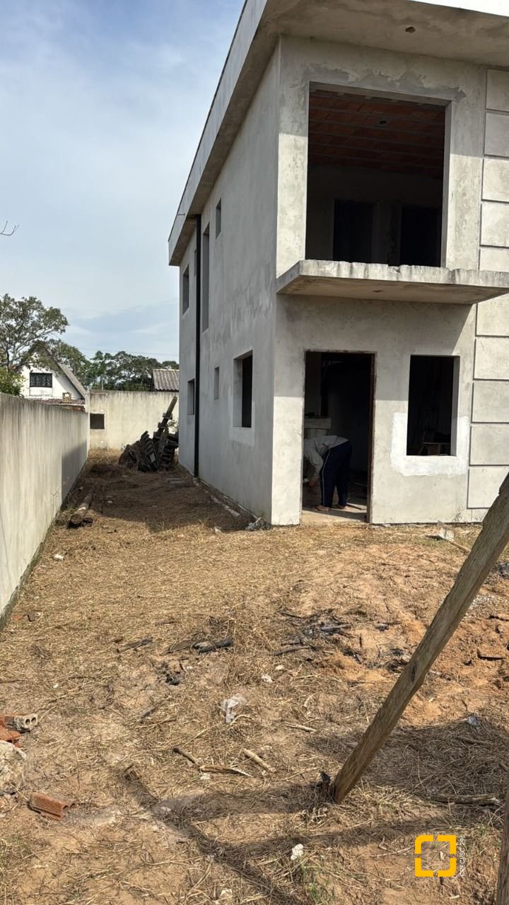 Casa com 107m², 4 quartos (sendo 2 suítes), 1 garagem, no bairro Rio Vermelho em Florianópolis