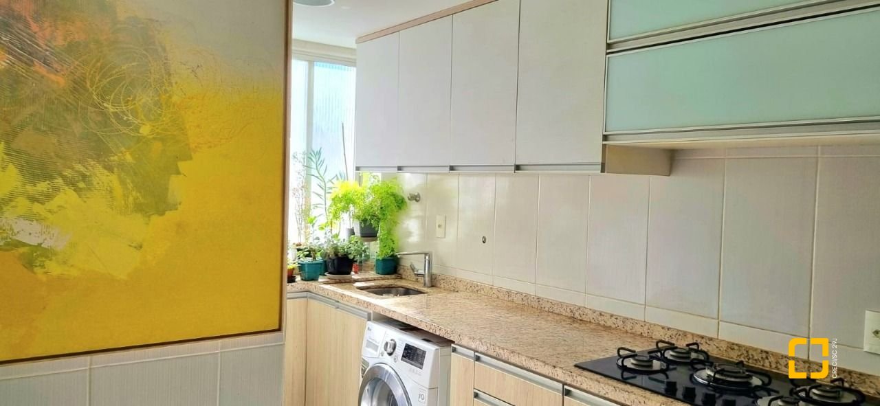 Apartamento com 93m², 3 quartos (sendo 1 suíte), 1 garagem, no bairro Centro em Florianópolis