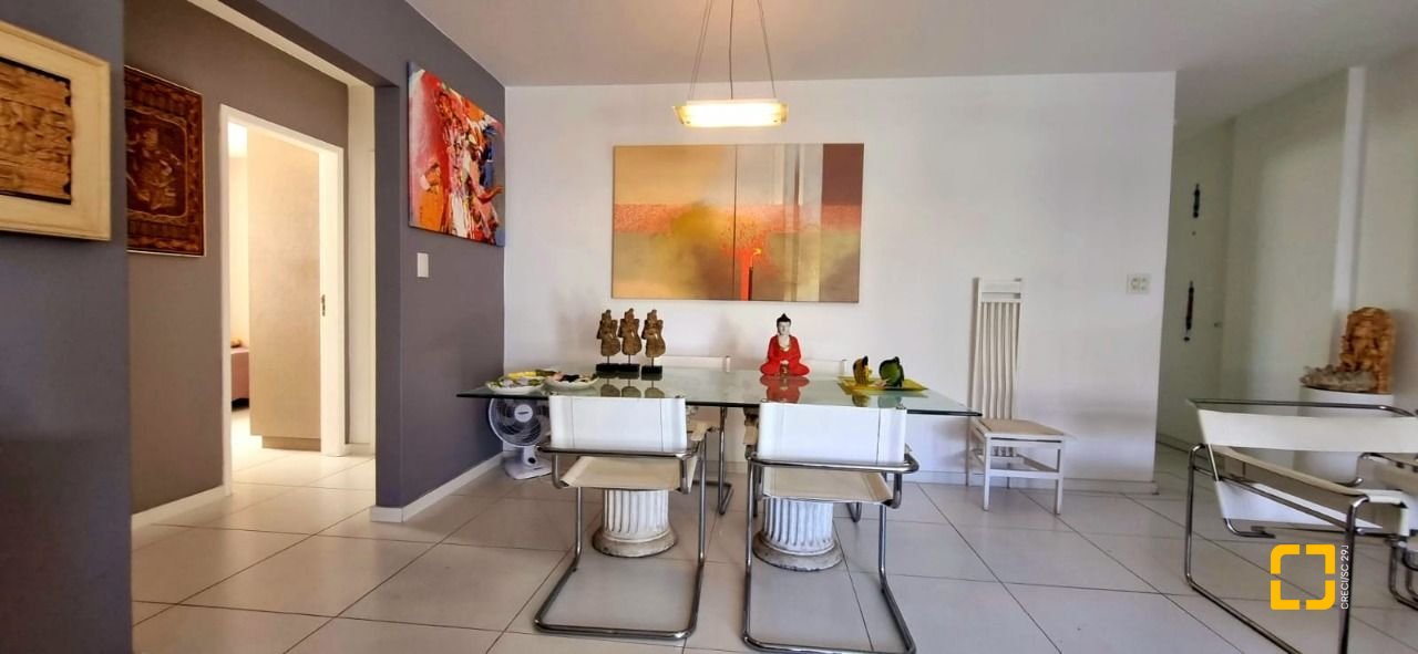 Apartamento com 93m², 3 quartos (sendo 1 suíte), 1 garagem, no bairro Centro em Florianópolis