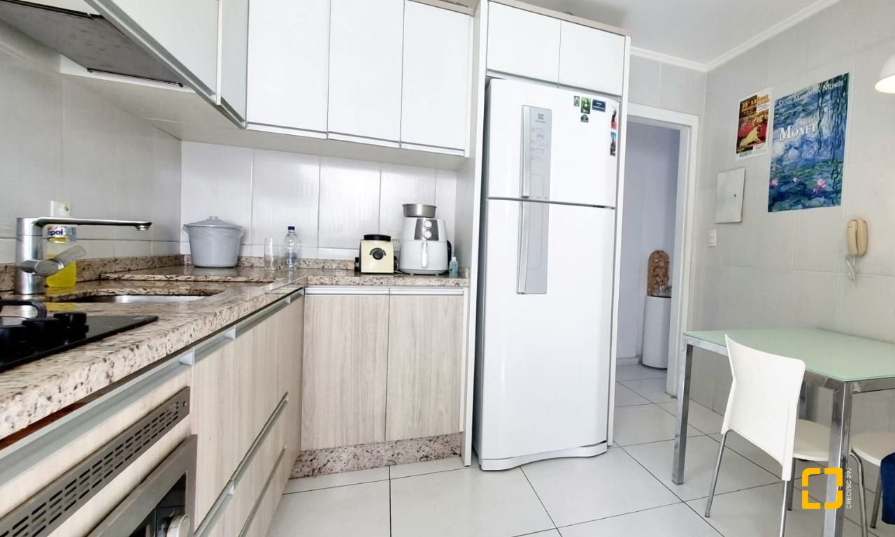 Apartamento com 93m², 3 quartos (sendo 1 suíte), 1 garagem, no bairro Centro em Florianópolis