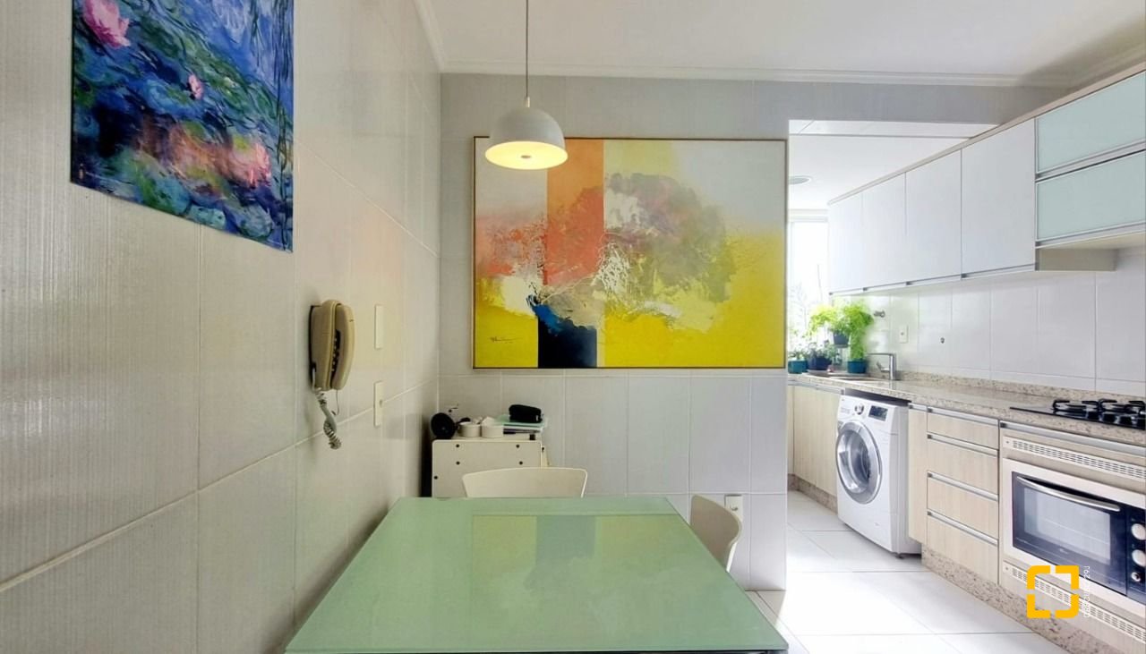 Apartamento com 93m², 3 quartos (sendo 1 suíte), 1 garagem, no bairro Centro em Florianópolis
