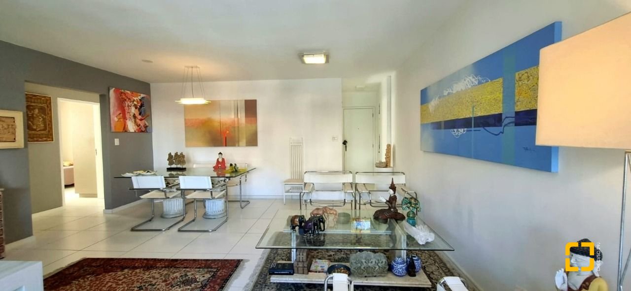 Apartamento com 93m², 3 quartos (sendo 1 suíte), 1 garagem, no bairro Centro em Florianópolis
