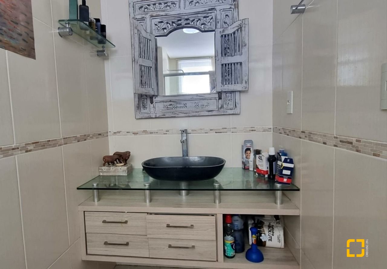 Apartamento com 93m², 3 quartos (sendo 1 suíte), 1 garagem, no bairro Centro em Florianópolis
