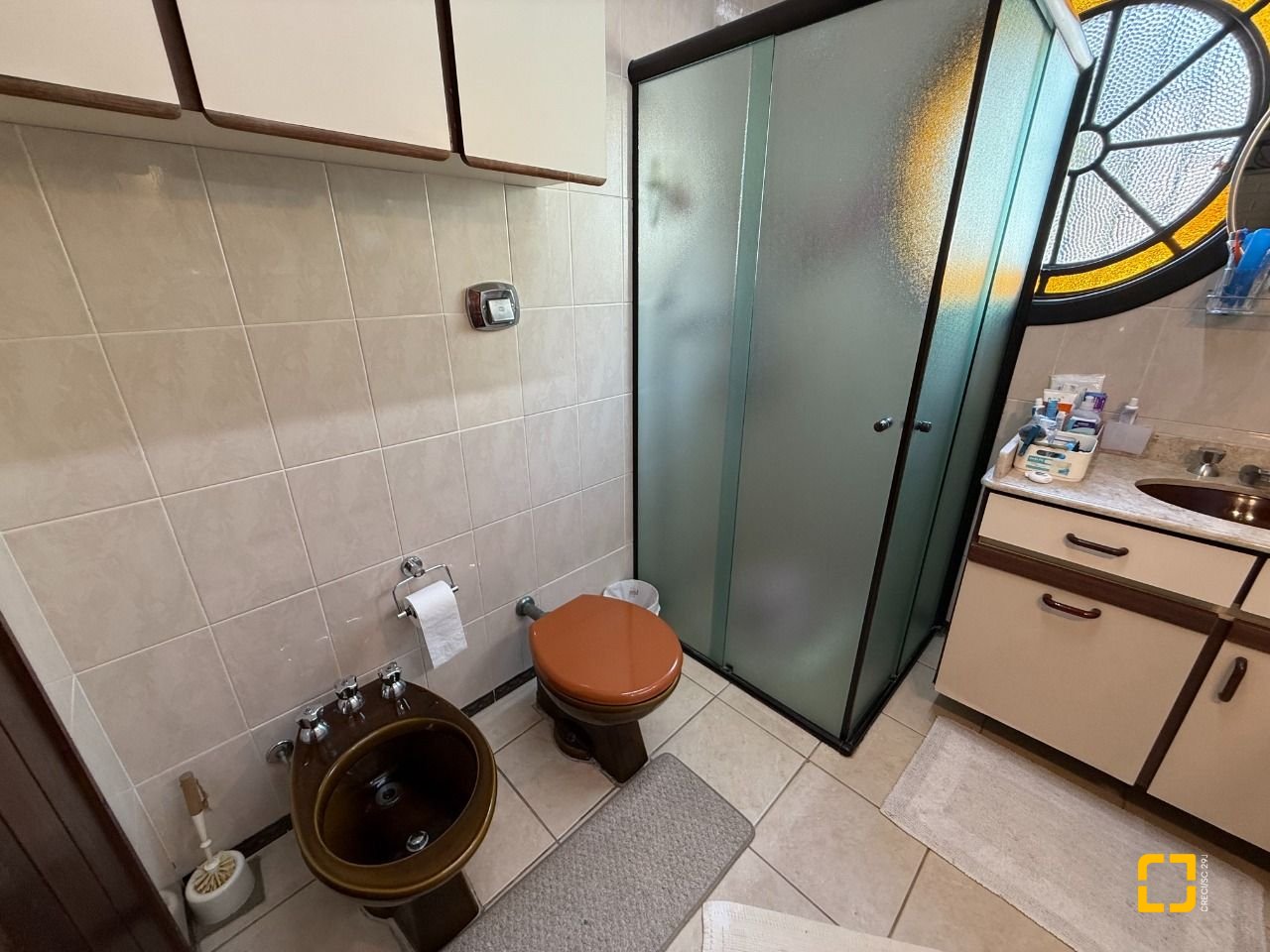 Casa com 416m², 4 quartos (sendo 1 suíte), 4 garagens, no bairro Morro da Cruz em Florianópolis