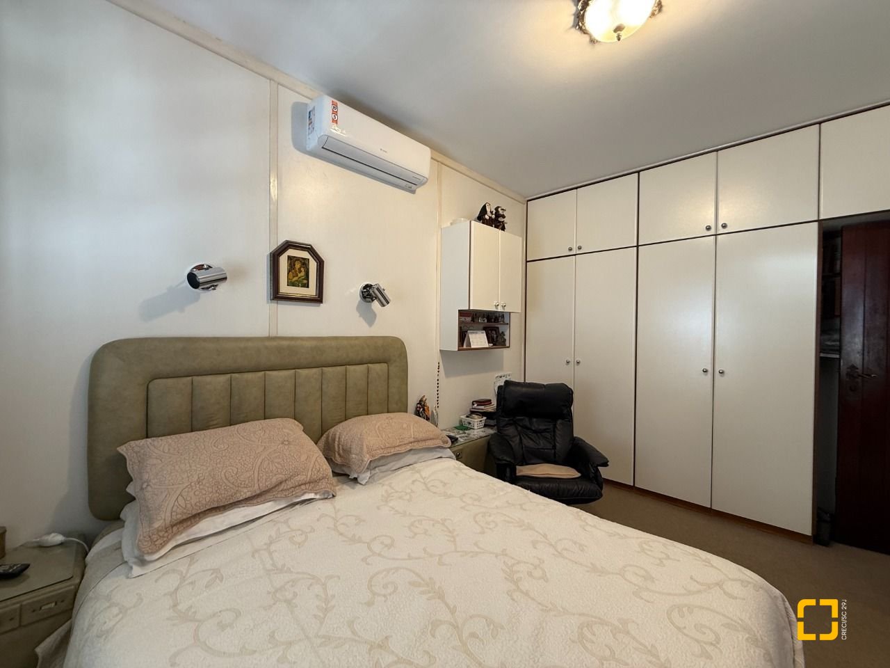 Casa com 416m², 4 quartos (sendo 1 suíte), 4 garagens, no bairro Morro da Cruz em Florianópolis