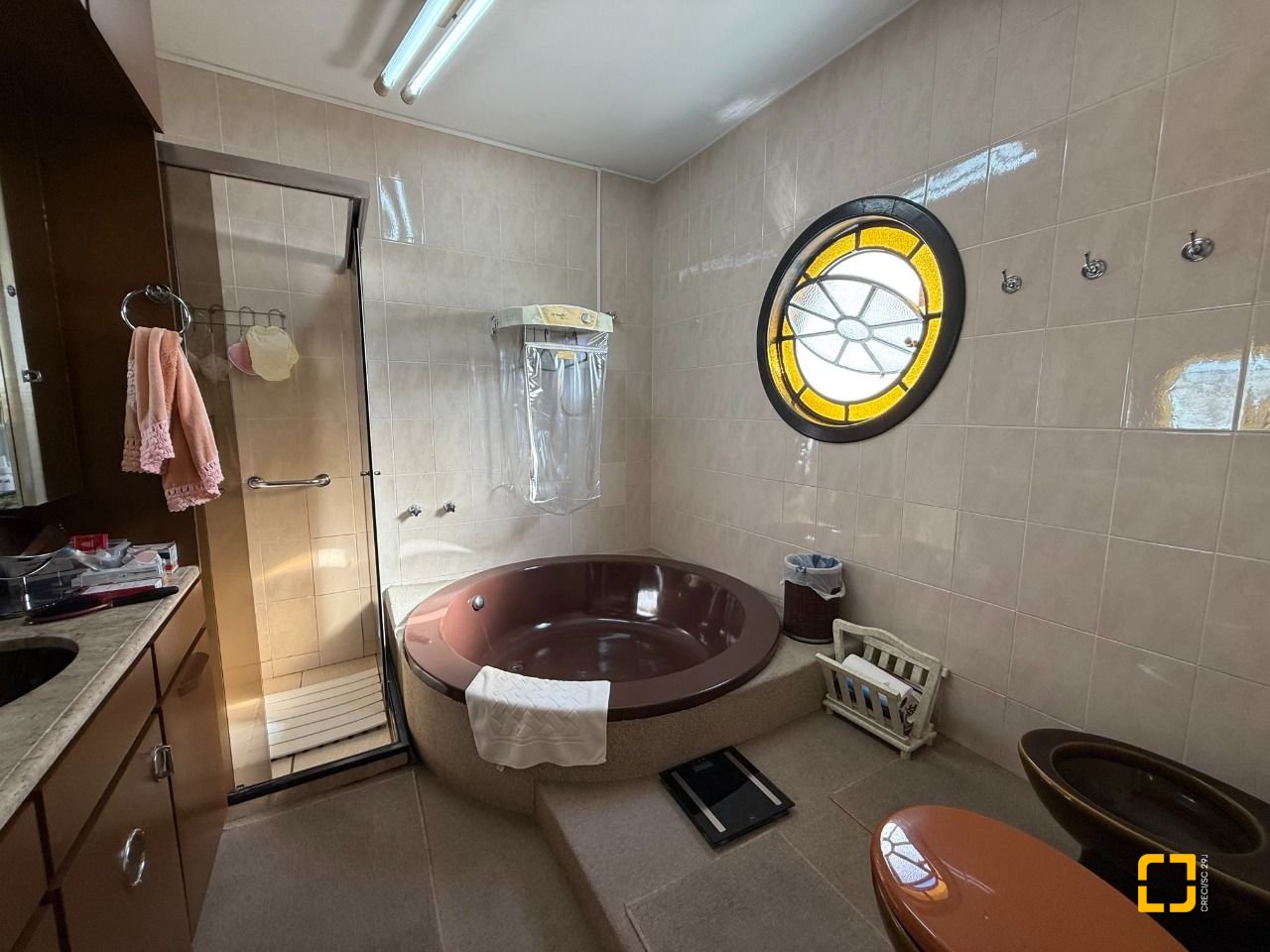 Casa com 416m², 4 quartos (sendo 1 suíte), 4 garagens, no bairro Morro da Cruz em Florianópolis