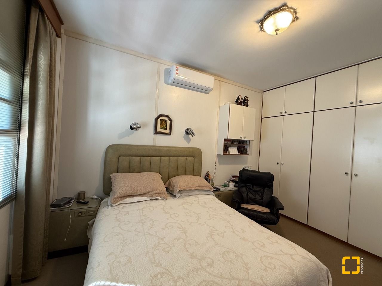Casa com 416m², 4 quartos (sendo 1 suíte), 4 garagens, no bairro Morro da Cruz em Florianópolis