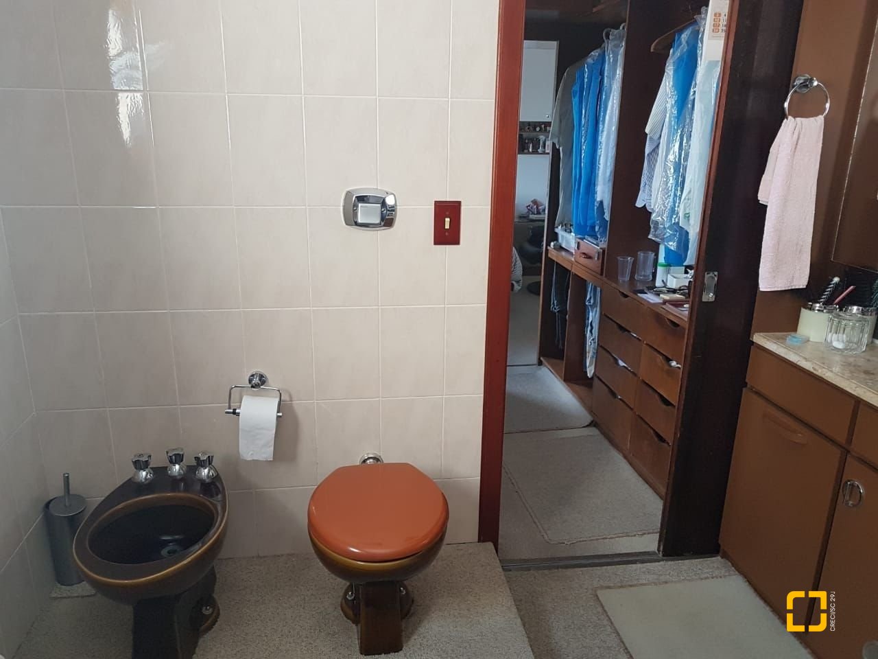 Casa com 416m², 4 quartos (sendo 1 suíte), 4 garagens, no bairro Morro da Cruz em Florianópolis