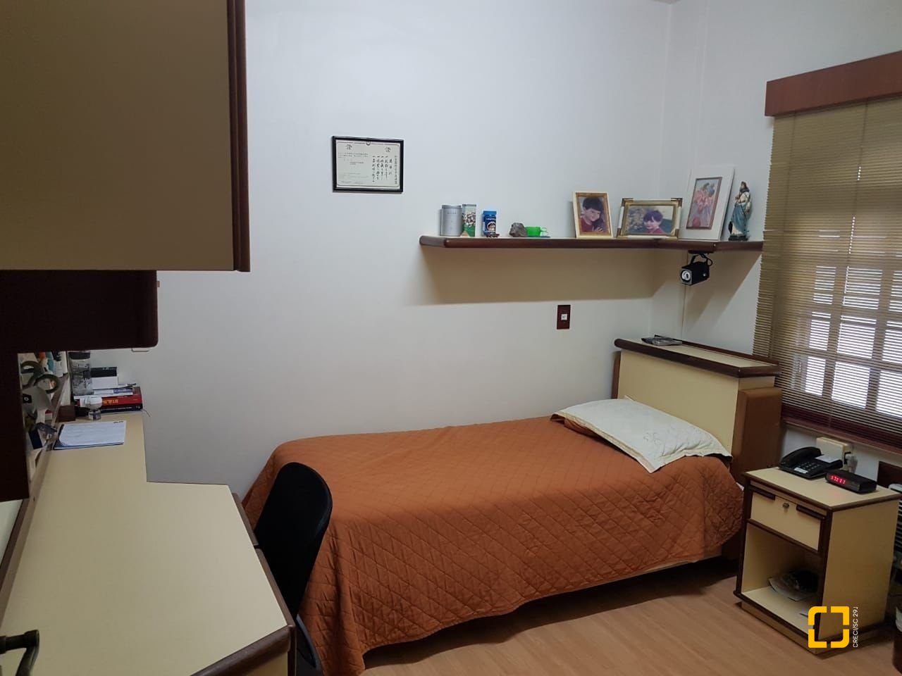 Casa com 416m², 4 quartos (sendo 1 suíte), 4 garagens, no bairro Morro da Cruz em Florianópolis