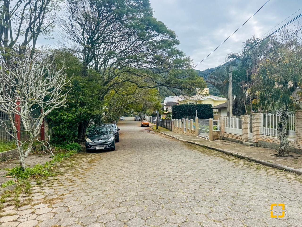 Casa com 160m², 4 quartos, 2 garagens, no bairro Lagoa da Conceição em Florianópolis