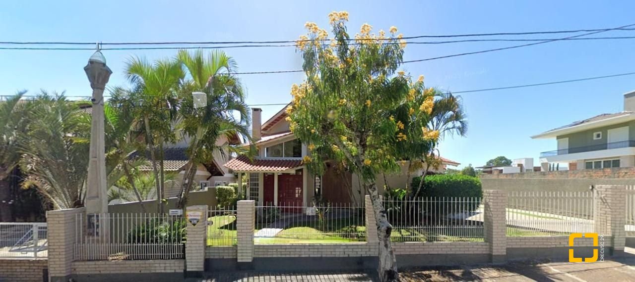 Casa com 160m², 4 quartos, 2 garagens, no bairro Lagoa da Conceição em Florianópolis