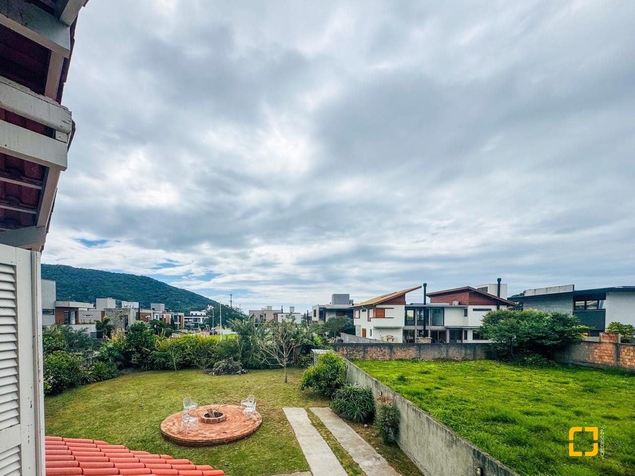 Casa com 160m², 4 quartos, 2 garagens, no bairro Lagoa da Conceição em Florianópolis