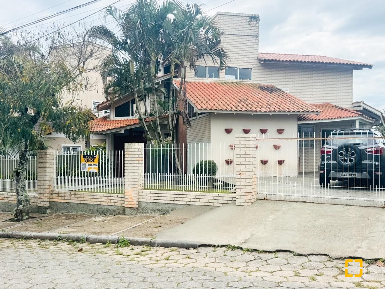 Casa com 160m², 4 quartos, 2 garagens, no bairro Lagoa da Conceição em Florianópolis