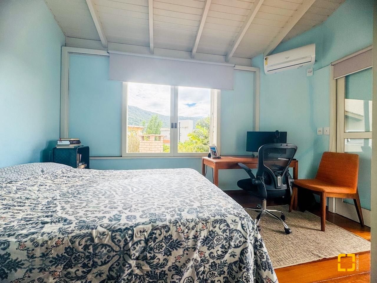 Casa com 160m², 4 quartos, 2 garagens, no bairro Lagoa da Conceição em Florianópolis