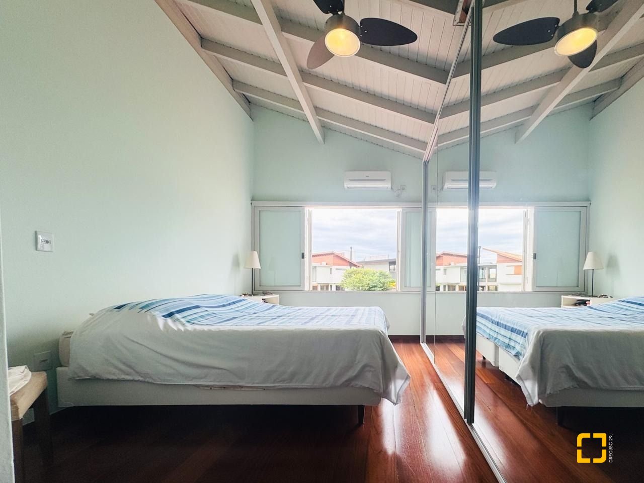 Casa com 160m², 4 quartos, 2 garagens, no bairro Lagoa da Conceição em Florianópolis