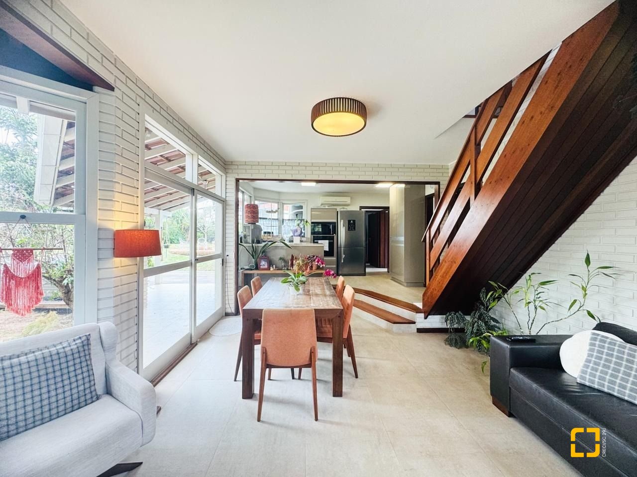 Casa com 160m², 4 quartos, 2 garagens, no bairro Lagoa da Conceição em Florianópolis